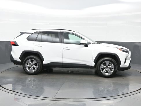Used 2025 Toyota RAV4 XLE AWD/4WD image 7