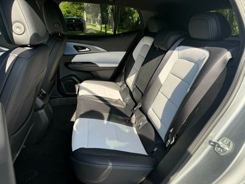 Used 2025 Chevrolet Equinox EV LT w/ Convenience Package image 8