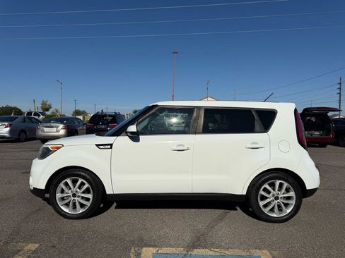 Used 2019 Kia Soul + image 6
