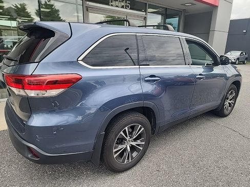Used 2019 Toyota Highlander LE AWD/4WD image 4