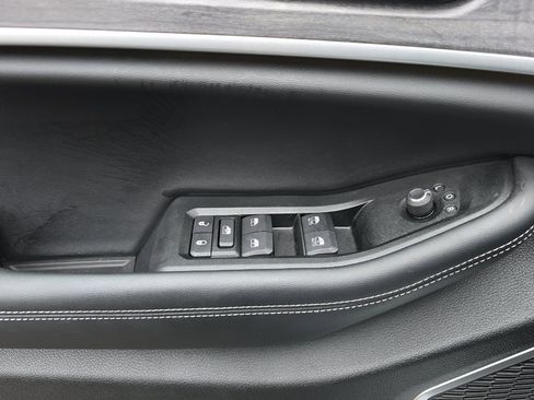 Used 2025 Jeep Grand Cherokee Limited 4xe image 12