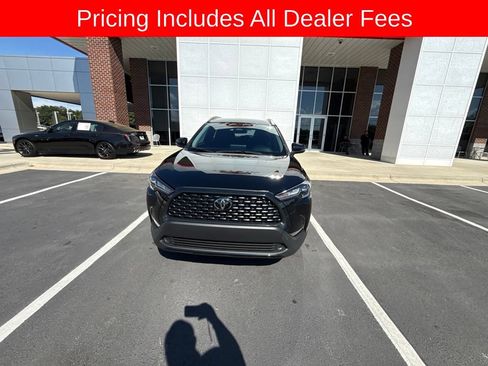 Used 2025 Toyota Corolla Cross LE FWD image 5