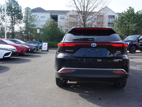 Used 2021 Toyota Venza XLE w/ Softex Package image 5