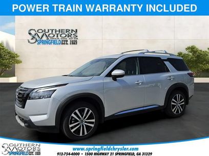 Used 2025 Nissan Pathfinder Platinum w/ Black Appearance Package