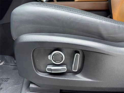 Used 2024 Land Rover Defender 130 X-Dynamic SE image 65