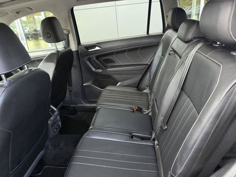 Used 2022 Volkswagen Tiguan SE AWD/4WD image 15