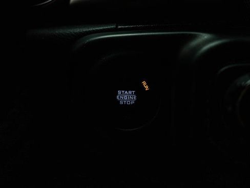 Used 2023 Jeep Gladiator Sport AWD/4WD image 16