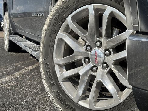 Used 2019 GMC Sierra 1500 SLT RWD image 2