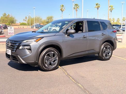 Certified 2025 Nissan Rogue SV FWD image 2