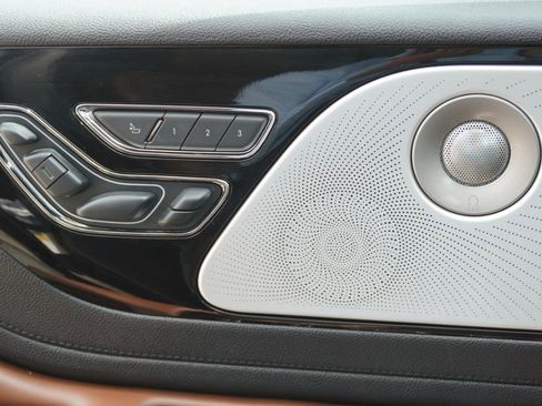 Used 2021 Lincoln Aviator Grand Touring w/ Equipment Group 302A AWD/4WD image 24