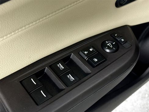 Used 2018 Acura ILX w/ Technology Plus Package image 32