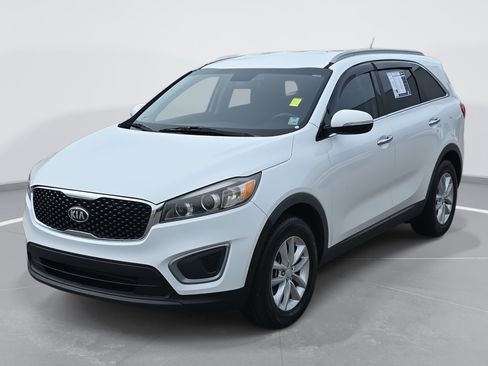 Used 2016 Kia Sorento LX image 1