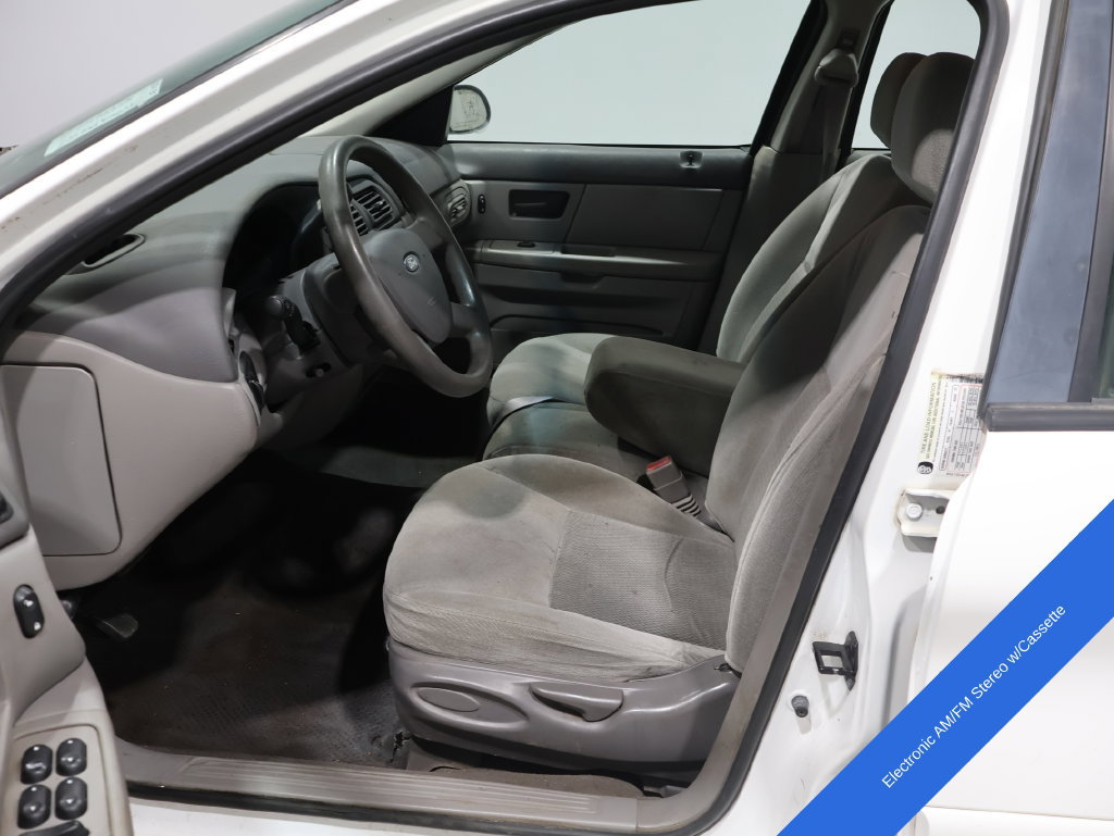 Used 2005 Ford Taurus SE FWD image 2