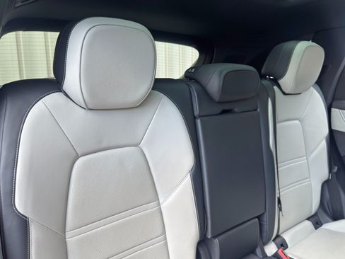 Used 2024 Porsche Cayenne AWD/4WD image 44