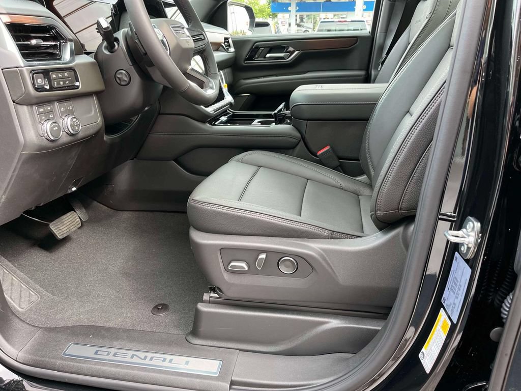 New 2026 GMC Yukon Denali w/ Sun & Power Step Package AWD/4WD image 24