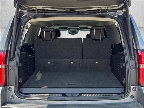 Used 2020 Chevrolet Suburban LT RWD image 6