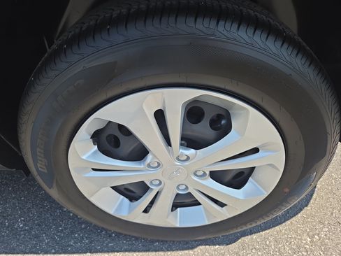 Used 2025 Chevrolet Trax LS FWD image 12