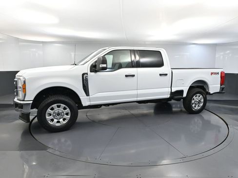 Used 2023 Ford F250 XLT w/ FX4 Off-Road Package AWD/4WD image 11