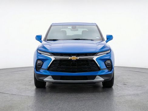 Used 2025 Chevrolet Blazer LT image 2