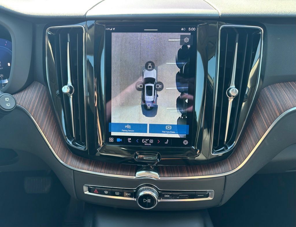 Certified 2023 Volvo XC60 B5 Plus w/ Climate Package AWD/4WD image 18
