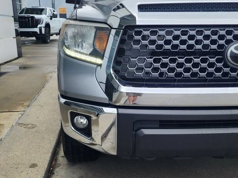 Used 2018 Toyota Tundra SR5 w/ SR5 Upgrade Package AWD/4WD image 13