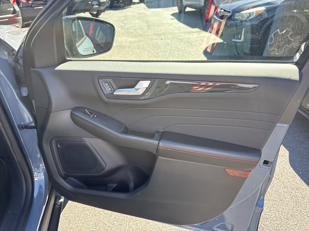 Used 2023 Ford Escape ST-Line w/ Tech Pack #1 AWD/4WD image 30