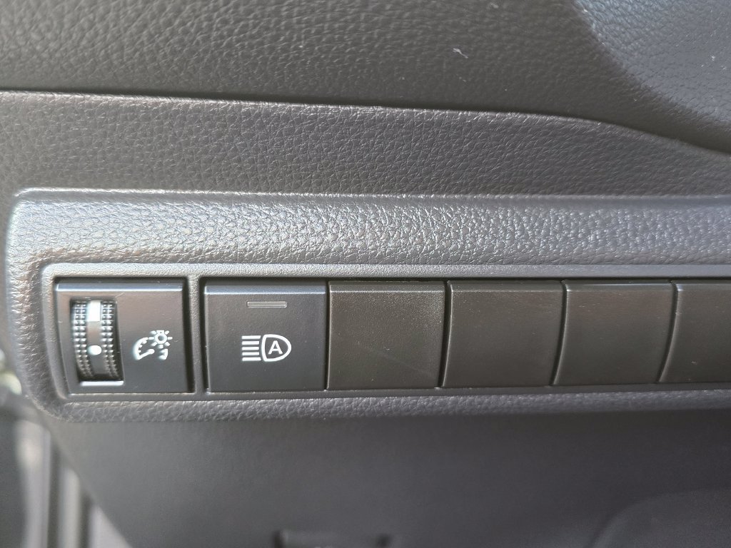 Used 2022 Toyota Corolla SE w/ SE Premium Package FWD image 18