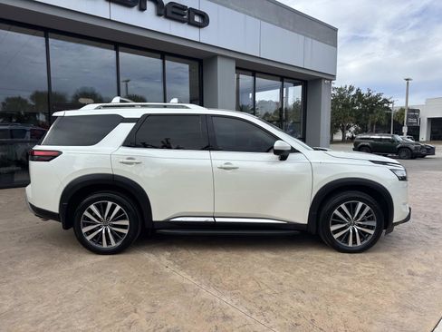 Used 2022 Nissan Pathfinder Platinum w/ Cargo Package image 2