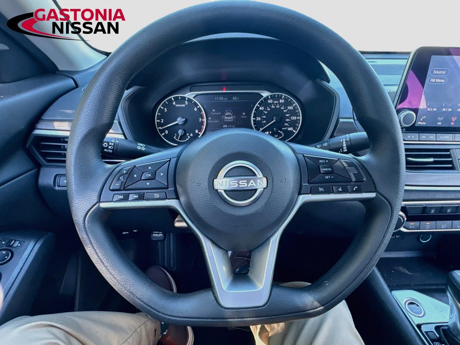 Used 2025 Nissan Altima 2.5 SV FWD image 14
