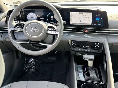 Used 2024 Hyundai Elantra SEL w/ Convenience Package FWD image 3