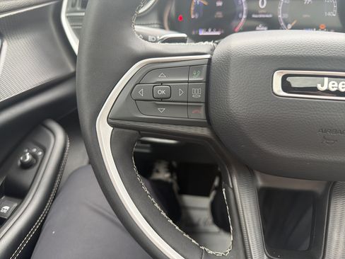 Certified 2025 Jeep Grand Cherokee L Altitude AWD/4WD image 19