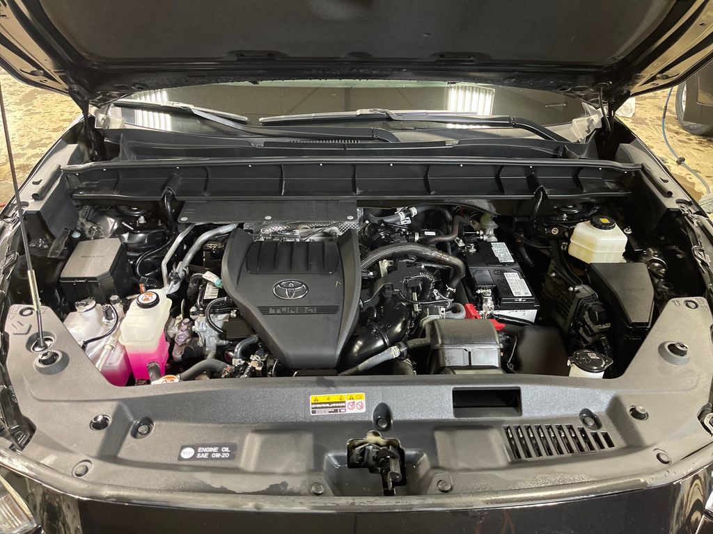 Used 2023 Toyota Highlander XLE AWD/4WD image 9