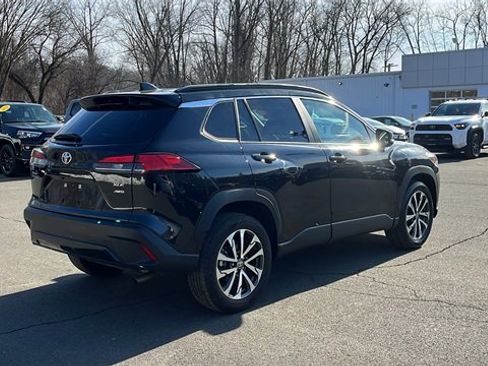 Used 2025 Toyota Corolla Cross XLE image 5