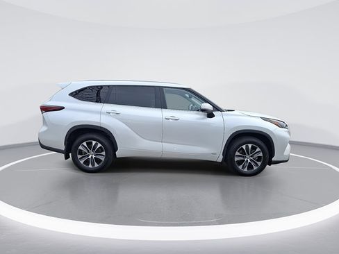 Certified 2026 Toyota Highlander XLE AWD/4WD image 10