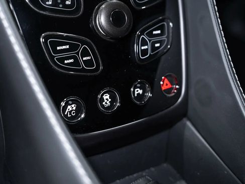 Used 2017 Aston Martin Vanquish Coupe image 25