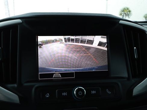Used 2024 GMC Terrain SLE AWD/4WD image 17