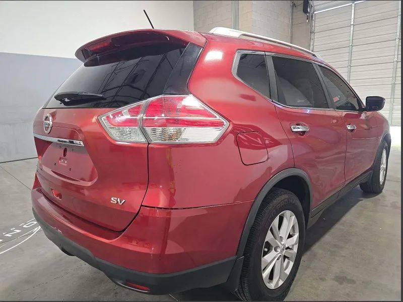 Used 2016 Nissan Rogue SV FWD image 2
