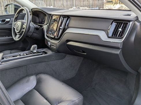 Used 2025 Volvo XC60 B5 Plus image 23