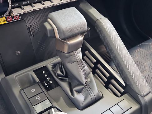 New 2026 Toyota 4Runner Platinum AWD/4WD image 19