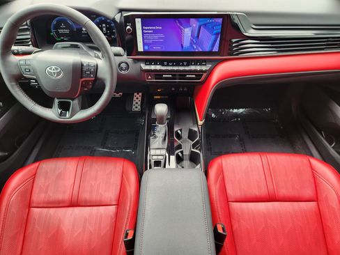 Used 2025 Toyota Camry XSE image 31