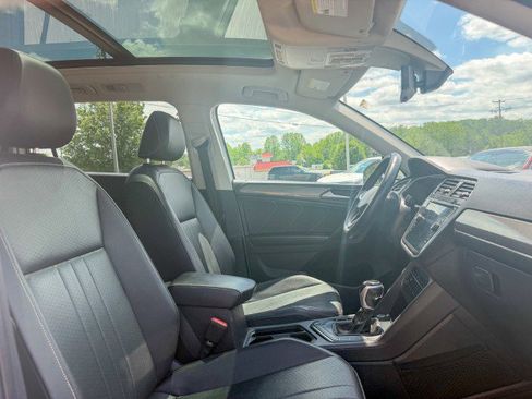 Used 2022 Volkswagen Tiguan SE FWD image 19