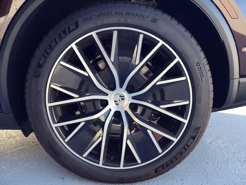 New 2025 Porsche Macan 4 Electric image 26