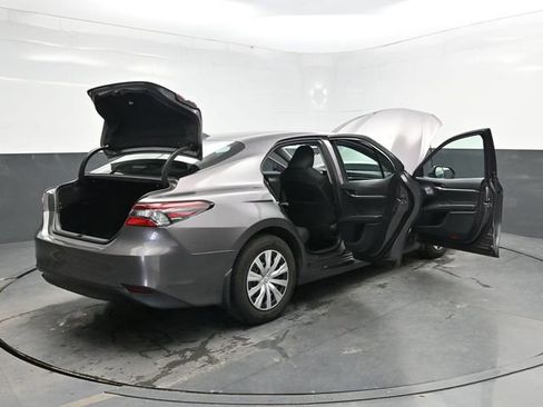 Used 2021 Toyota Camry LE image 43