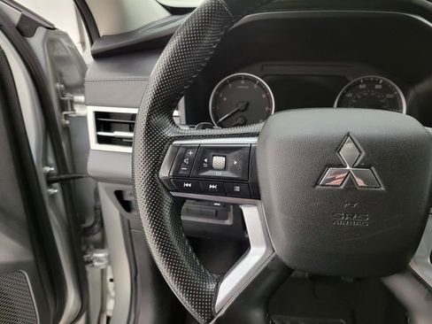 Used 2024 Mitsubishi Outlander FWD image 5