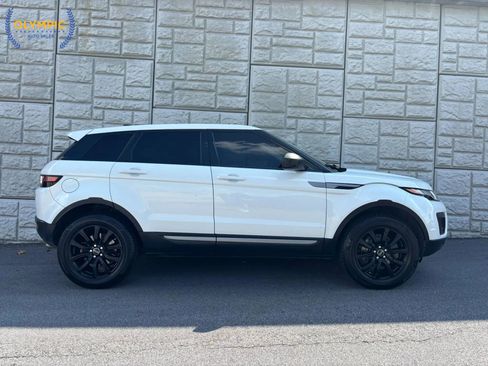 Used 2019 Land Rover Range Rover Evoque SE image 12