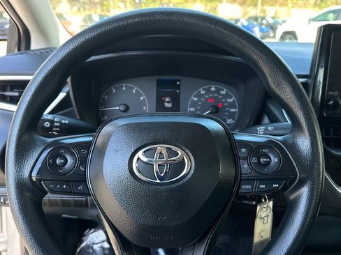 Used 2025 Toyota Corolla LE image 21