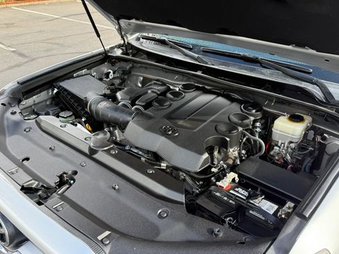 Used 2016 Toyota 4Runner Limited image 34