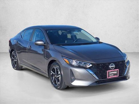 Used 2025 Nissan Sentra SV image 3