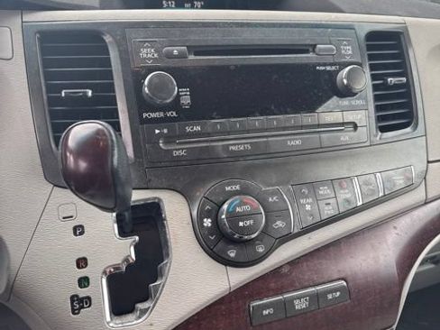 Used 2011 Toyota Sienna XLE FWD image 12