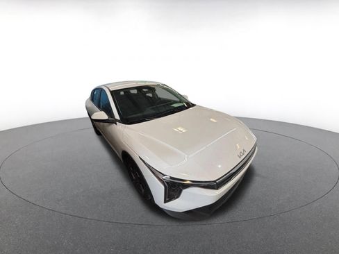 Used 2025 Kia K4 LXS image 2